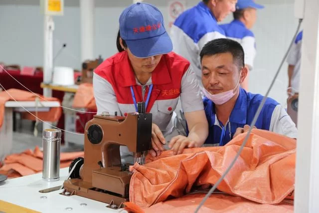 神木:勠力同心携手奋进 共绘脱贫攻坚新画卷(图2) 神木:勠力同心携手奋进 共绘脱贫攻坚新画卷(图2)