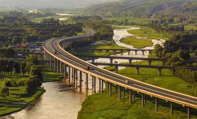 塞上儿女再创绿色奇迹——榆林市成功创建"国家森林城市"纪实(图5) 塞上儿女再创绿色奇迹——榆林市成功创建"国家森林城市"纪实(图5)