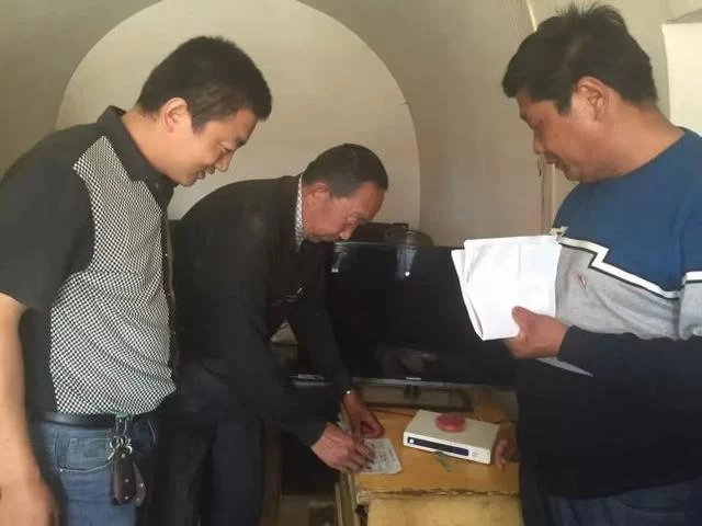 用生命践行扶贫的使命——靖边39岁的乡镇干部白新荣因公殉职(图2) 用生命践行扶贫的使命——靖边39岁的乡镇干部白新荣因公殉职(图2)