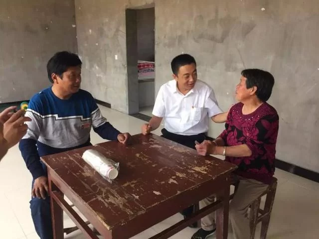 用生命践行扶贫的使命——靖边39岁的乡镇干部白新荣因公殉职(图5) 用生命践行扶贫的使命——靖边39岁的乡镇干部白新荣因公殉职(图5)