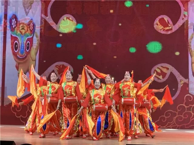 “壮丽七十年,舞韵中国梦” 北京顺义区第四届“牛栏山杯”群众广场舞大赛圆满落幕(图2) “壮丽七十年,舞韵中国梦” 北京顺义区第四届“牛栏山杯”群众广场舞大赛圆满落幕(图2)