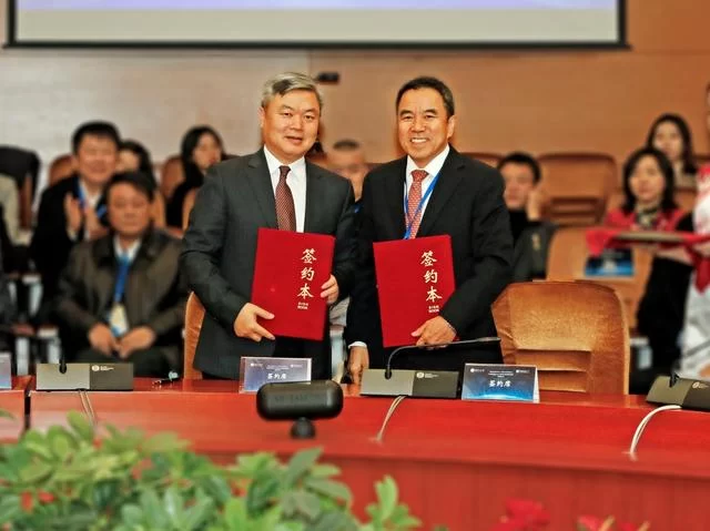 中国首家非洲传媒智库成立——"中传-四达非洲传媒联合研究智库"成立(图1) 中国首家非洲传媒智库成立——"中传-四达非洲传媒联合研究智库"成立(图1)