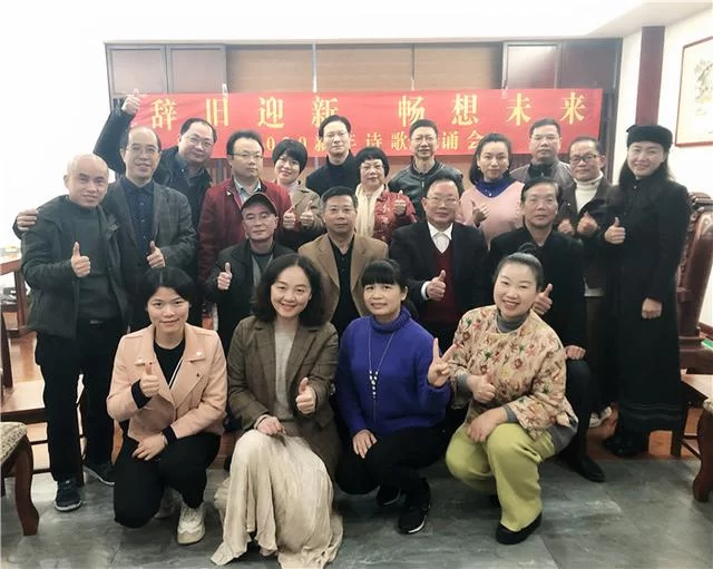 广西:“岜莱诗会”渐成文学高地(图4) 广西:“岜莱诗会”渐成文学高地(图4)