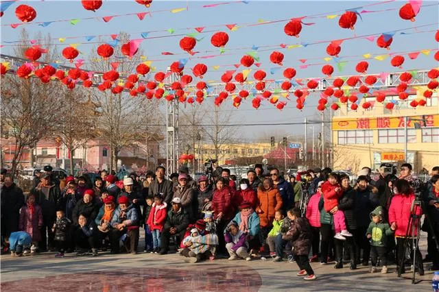 让棚改村民欢度“村拆迁、情不散”的温暖年——顺义区举办“福满京城,春贺神州——欢迎回家过年”活动(图3) 让棚改村民欢度“村拆迁、情不散”的温暖年——顺义区举办“福满京城,春贺神州——欢迎回家过年”活动(图3)