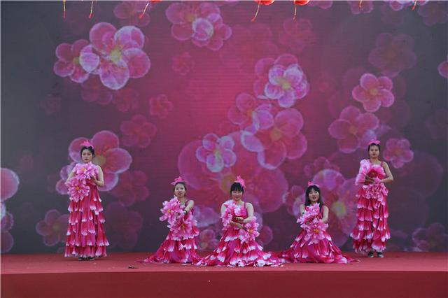 让棚改村民欢度“村拆迁、情不散”的温暖年——顺义区举办“福满京城，春贺神州——欢迎回家过年”活动(图4)