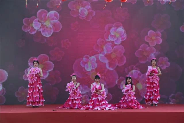 让棚改村民欢度“村拆迁、情不散”的温暖年——顺义区举办“福满京城,春贺神州——欢迎回家过年”活动(图4) 让棚改村民欢度“村拆迁、情不散”的温暖年——顺义区举办“福满京城,春贺神州——欢迎回家过年”活动(图4)