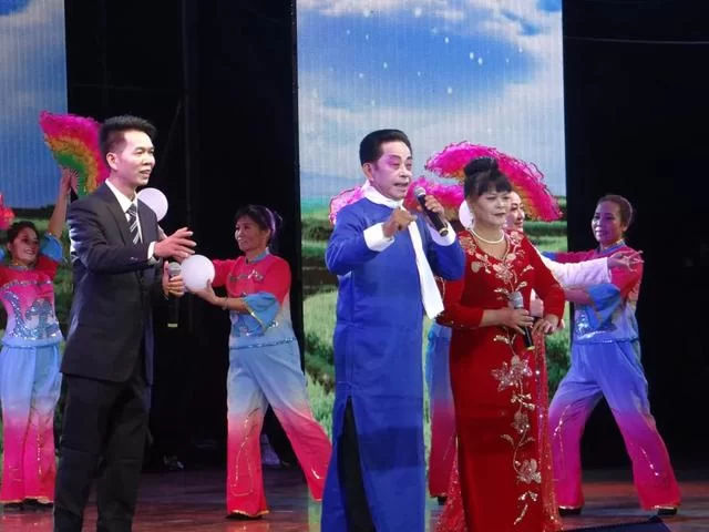 南北年俗喜相逢,乡村春晚别样红(图12) 南北年俗喜相逢,乡村春晚别样红(图12)