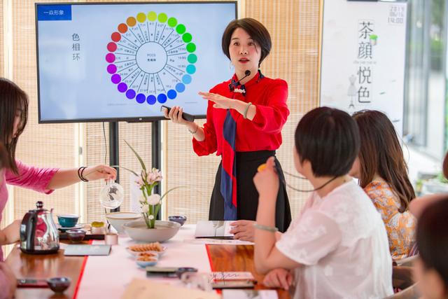 冉晓檬：成都时尚界＂美丽低成本＂的倡导者和引领者