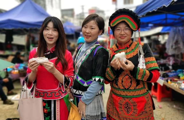 用有温度的作品助力脱贫攻坚——广西、百色两级文联组织作家赴隆林采风侧记(图9) 用有温度的作品助力脱贫攻坚——广西、百色两级文联组织作家赴隆林采风侧记(图9)