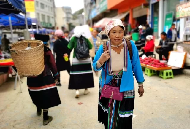 用有温度的作品助力脱贫攻坚——广西、百色两级文联组织作家赴隆林采风侧记(图3) 用有温度的作品助力脱贫攻坚——广西、百色两级文联组织作家赴隆林采风侧记(图3)