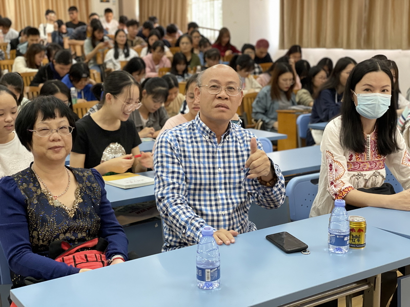 好新闻是如何产生的?资深媒体人宾阳在南宁师范大学开讲(图4) 好新闻是如何产生的?资深媒体人宾阳在南宁师范大学开讲(图4)