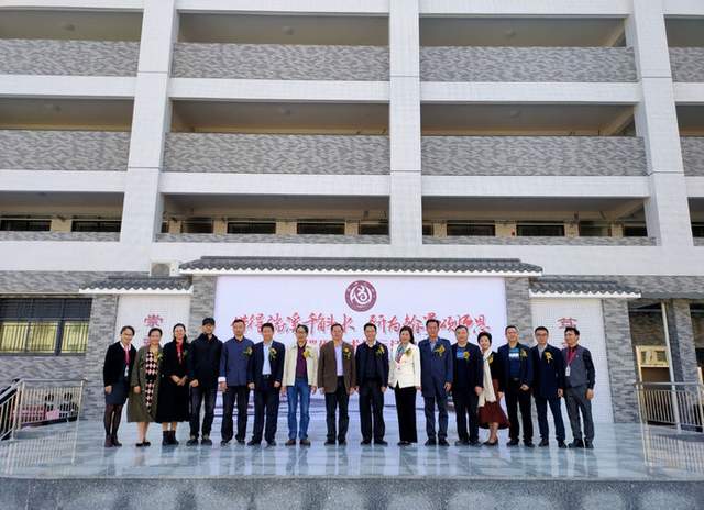 “借得端溪千斛水，研为翰墨颂师恩”——肇庆市端州区黄岗小学端砚艺术展示活动(图1)