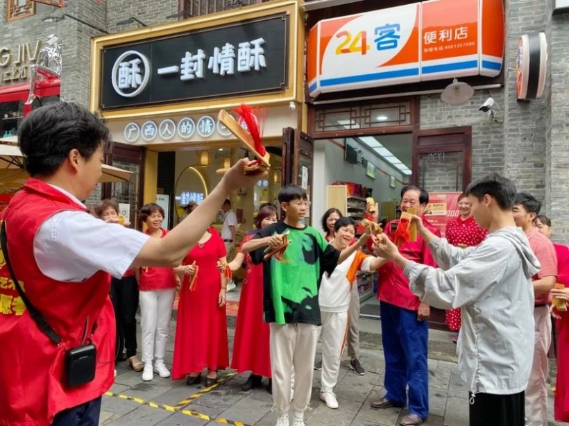 共享缤纷文化盛宴 广西启动全民艺术普及月活动(图2) 共享缤纷文化盛宴 广西启动全民艺术普及月活动(图2)