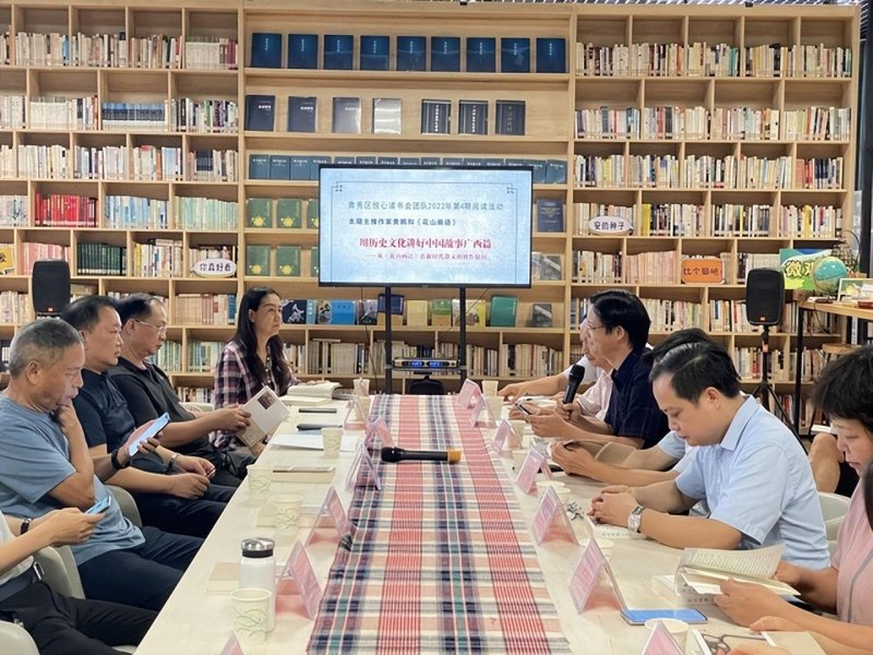 壮族作家黄鹏散文集《花山画语》阅读分享会在邕举行