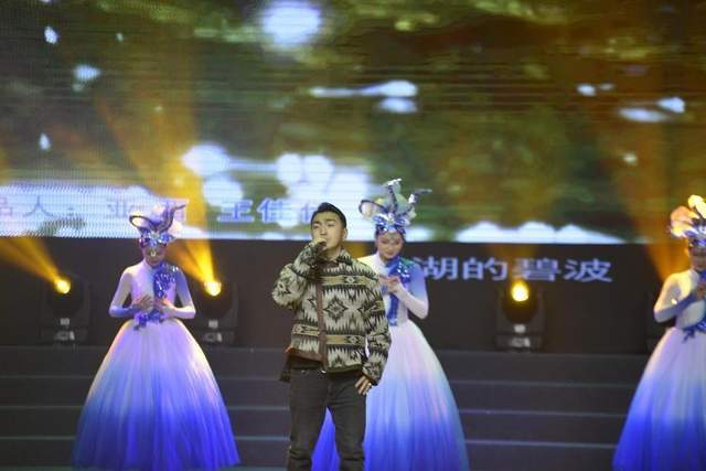 音乐人亚西，一首歌唱响一座城(图3)