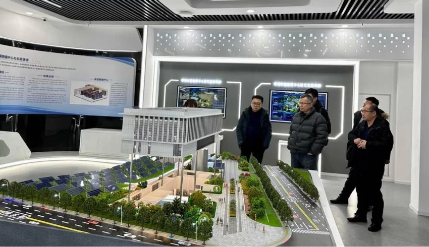 碳中和学院一行赴榆林重点企业调研交流(图2) 碳中和学院一行赴榆林重点企业调研交流(图2)