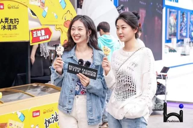 聚焦“电影+时尚”跨界,Hi Fashion移动驿站落地北京国际电影节大众展区(图6) 聚焦“电影+时尚”跨界,Hi Fashion移动驿站落地北京国际电影节大众展区(图6)