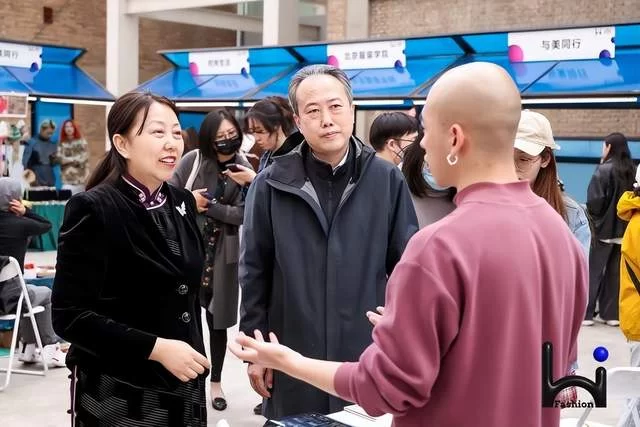 聚焦“电影+时尚”跨界,Hi Fashion移动驿站落地北京国际电影节大众展区(图9) 聚焦“电影+时尚”跨界,Hi Fashion移动驿站落地北京国际电影节大众展区(图9)