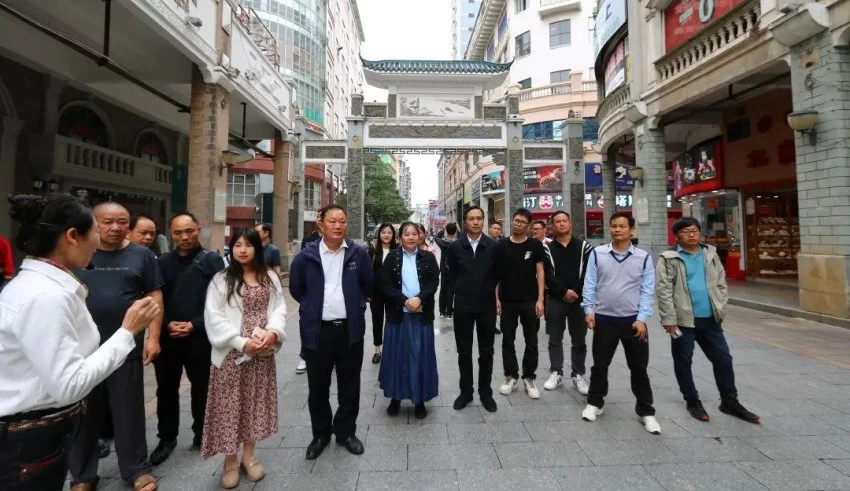 广西三月三杂志社、梧州市民宗委开展主题采风活动(图3) 广西三月三杂志社、梧州市民宗委开展主题采风活动(图3)