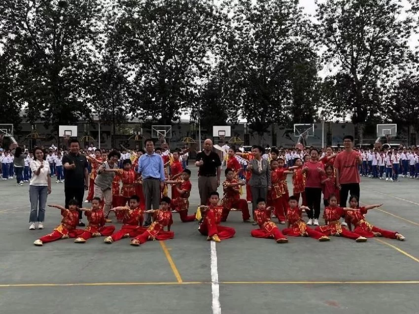 弘扬民族体育文化，北工大附中举办“再续冰雪梦、一起向未来”亲子冰雪嘉年华(图3)