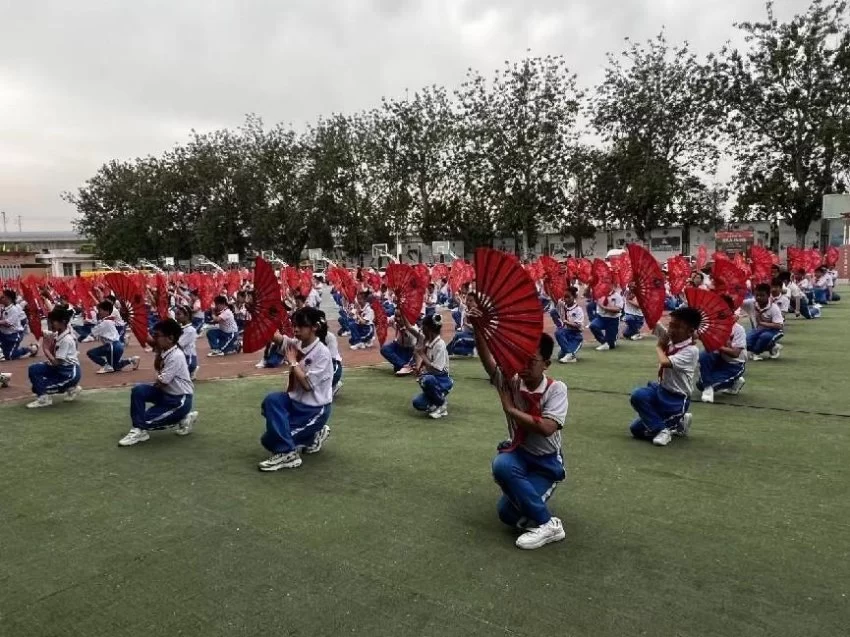 弘扬民族体育文化，北工大附中举办“再续冰雪梦、一起向未来”亲子冰雪嘉年华(图2)