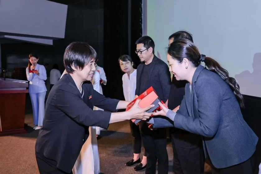 “印记北京中轴线——大众篆刻作品展”巡展启动暨公益赠书活动举办(图6)