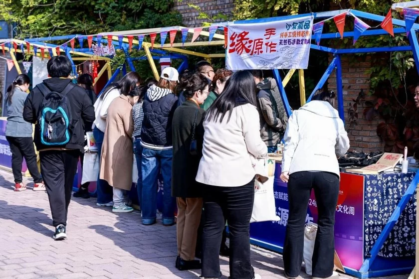 新视听产业发展与生态赋能大会暨2024醉库国际文化周顺利举办(图21) 新视听产业发展与生态赋能大会暨2024醉库国际文化周顺利举办(图21)