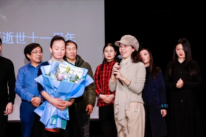 致敬已故美术家忻东旺——原创话剧《忻东旺》在清华大学演出(图7)