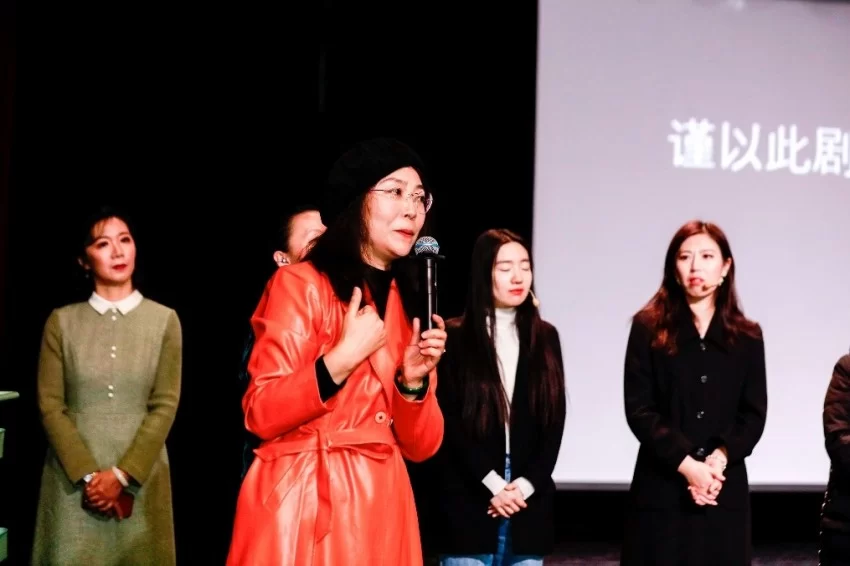 致敬已故美术家忻东旺——原创话剧《忻东旺》在清华大学演出(图6)