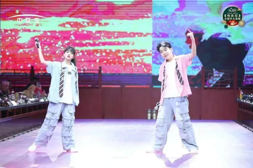 中央新影中学生频道2025《少儿红》华人春晚圆满收官(图6) 中央新影中学生频道2025《少儿红》华人春晚圆满收官(图6)