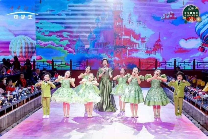 中央新影中学生频道2025《少儿红》华人春晚圆满收官(图10) 中央新影中学生频道2025《少儿红》华人春晚圆满收官(图10)