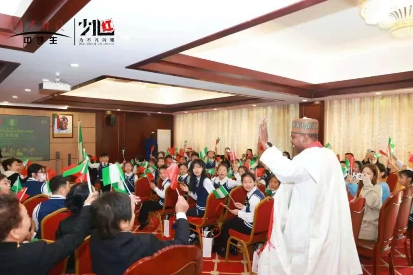 中央新影中学生频道2025《少儿红》华人春晚圆满收官(图11) 中央新影中学生频道2025《少儿红》华人春晚圆满收官(图11)