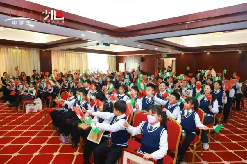 中央新影中学生频道2025《少儿红》华人春晚圆满收官(图12) 中央新影中学生频道2025《少儿红》华人春晚圆满收官(图12)