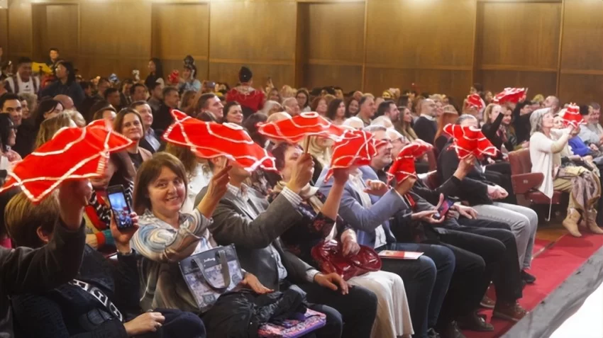 塞尔维亚奏响新春乐章——2025年欢乐春节演出活动在贝尔格莱德举行(图12) 2025年欢乐春节演出活动在贝尔格莱德举行(图12)