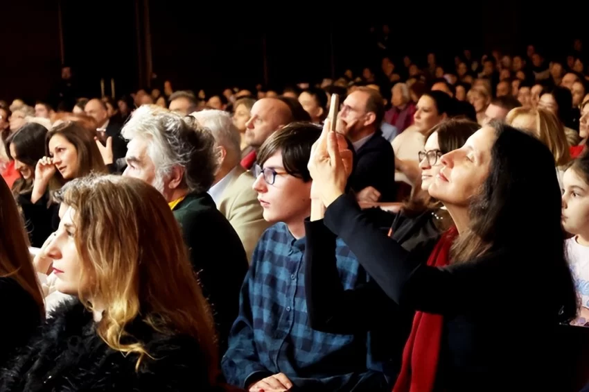 塞尔维亚奏响新春乐章——2025年欢乐春节演出活动在贝尔格莱德举行(图10) 2025年欢乐春节演出活动在贝尔格莱德举行(图10)