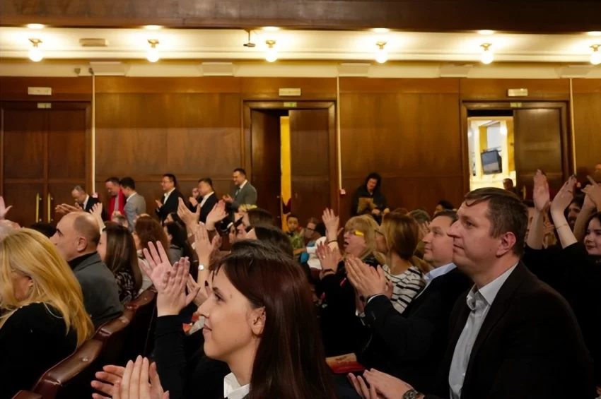 塞尔维亚奏响新春乐章——2025年欢乐春节演出活动在贝尔格莱德举行(图11) 2025年欢乐春节演出活动在贝尔格莱德举行(图11)