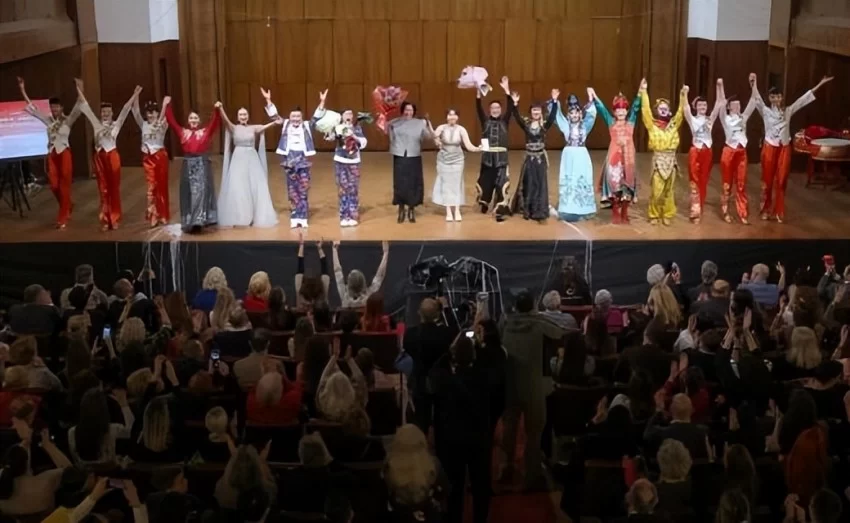 塞尔维亚奏响新春乐章——2025年欢乐春节演出活动在贝尔格莱德举行(图9) 2025年欢乐春节演出活动在贝尔格莱德举行(图9)