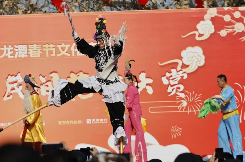 第三十七届地坛、第三十九届龙潭春节文化庙会正式开幕:守正创新,引领传统年俗新风尚(图7) 第三十七届地坛、第三十九届龙潭春节文化庙会正式开幕:守正创新,引领传统年俗新风尚(图7)