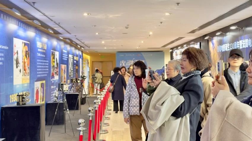 “致敬电影诞生 130 周年暨法国电影嘉年华” 启幕,《卡丹之家》首映点亮中法文化光影盛宴(图6) “致敬电影诞生 130 周年暨法国电影嘉年华” 启幕,《卡丹之家》首映点亮中法文化光影盛宴(图6)