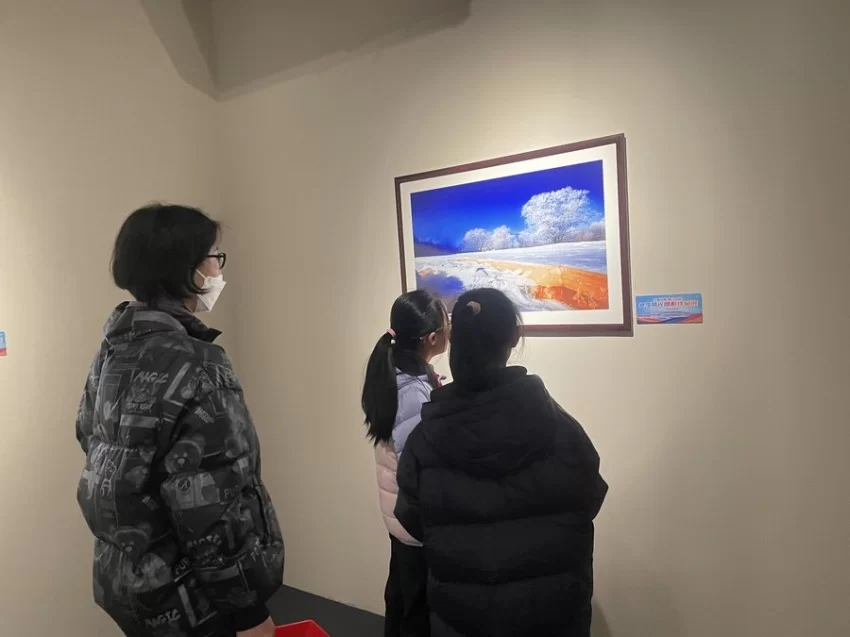“大美伊春、魅力丰林”冬季风光摄影作品系列展:光影艺术展现魅力丰林时代风采(图4) “大美伊春、魅力丰林”冬季风光摄影作品系列展:光影艺术展现魅力丰林时代风采(图4)