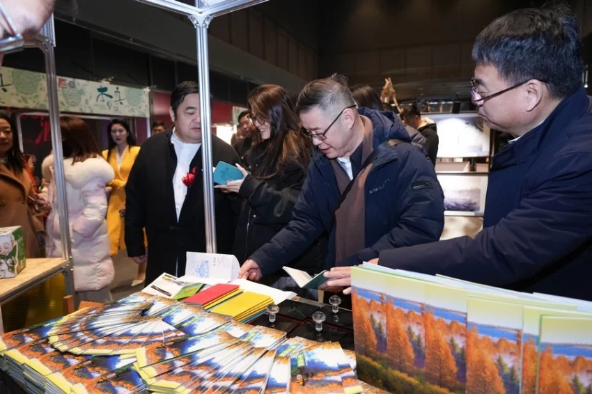 “大美伊春、魅力丰林”冬季风光摄影作品系列展:光影艺术展现魅力丰林时代风采(图7) “大美伊春、魅力丰林”冬季风光摄影作品系列展:光影艺术展现魅力丰林时代风采(图7)