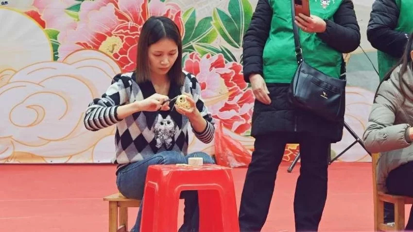 广西博白县水鸣镇2025年“三八”妇女节竹编技艺大赛：巾帼助力产业兴， 文明乡风竹韵长(图2)