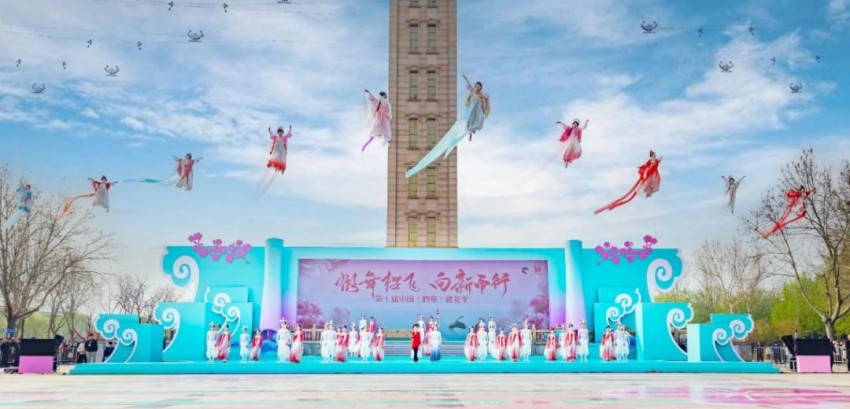 鹤壁市淇滨区：樱花树下品《诗经》 奏响千年“诗樱和弦”
