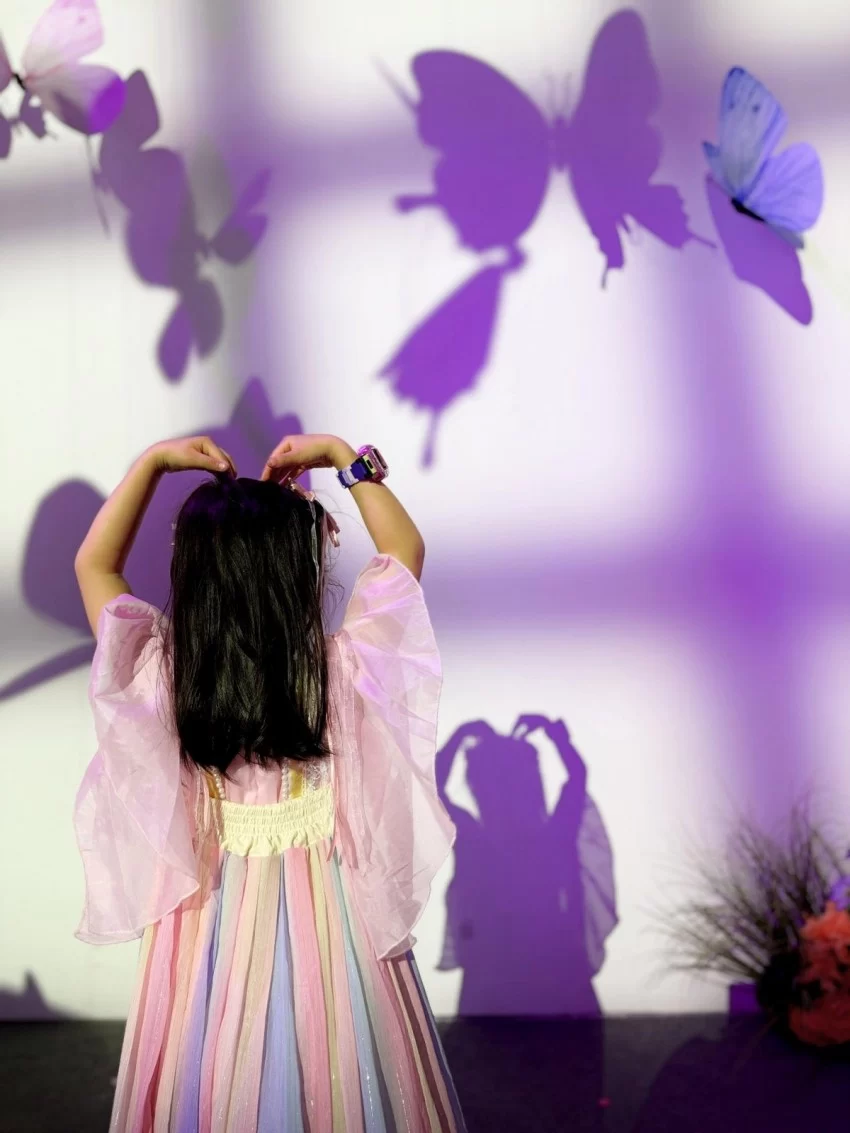 “樱花奇境沉浸式光影空间”新媒体艺术展,重塑文旅教育新生态(图3) “樱花奇境沉浸式光影空间”新媒体艺术展,重塑文旅教育新生态(图3)