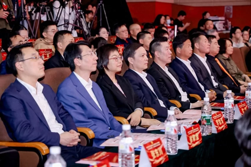 庆祝中华全国总工会成立100周年 ——“五月的鲜花”海淀职工歌咏比赛圆满落幕(图1) 庆祝中华全国总工会成立100周年 ——“五月的鲜花”海淀职工歌咏比赛圆满落幕(图1)