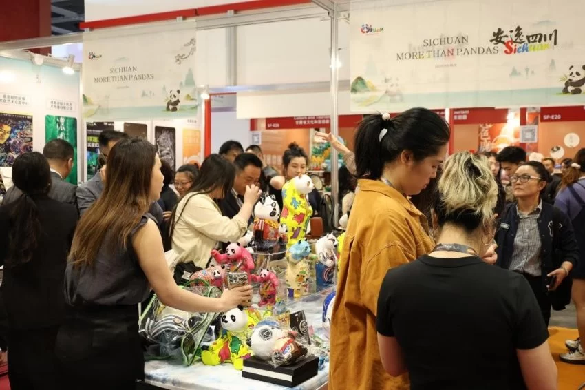 中国语言讲述巨匠精神——《百年巨匠》IP亮相香港国际授权展(图9) 中国语言讲述巨匠精神——《百年巨匠》IP亮相香港国际授权展(图9)