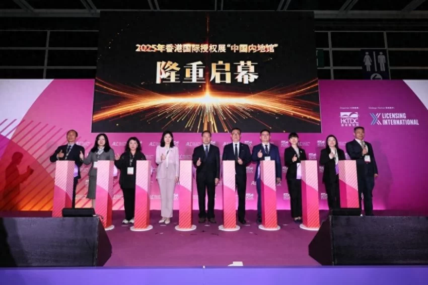 中国语言讲述巨匠精神——《百年巨匠》IP亮相香港国际授权展