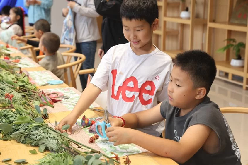 “童心传古韵·双节颂中华”活动圆满收官,首都图书馆“XIN空间”助力传统文化薪火相传(图3) “童心传古韵·双节颂中华”活动圆满收官,首都图书馆“XIN空间”助力传统文化薪火相传(图3)