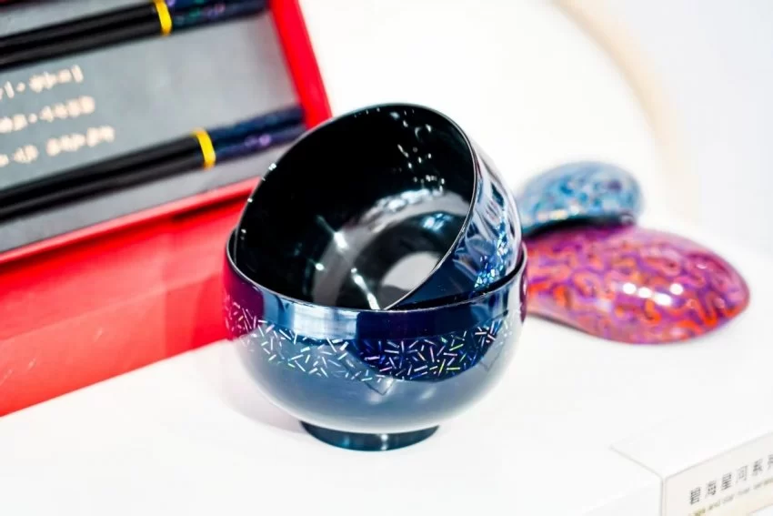 重庆城口“忘我”漆艺作品展在京启幕,百余件残疾人非遗作品亮相故宫博物院(图9) 重庆城口“忘我”漆艺作品展在京启幕,百余件残疾人非遗作品亮相故宫博物院(图9)