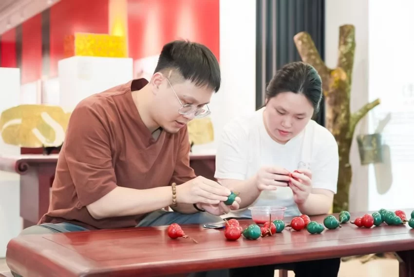 重庆城口“忘我”漆艺作品展在京启幕,百余件残疾人非遗作品亮相故宫博物院(图17) 重庆城口“忘我”漆艺作品展在京启幕,百余件残疾人非遗作品亮相故宫博物院(图17)